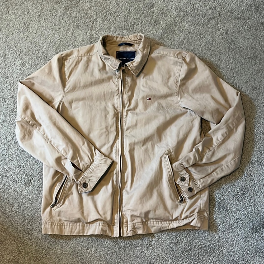 men’s Tommy Hilfiger jacket size M with zipper pockets